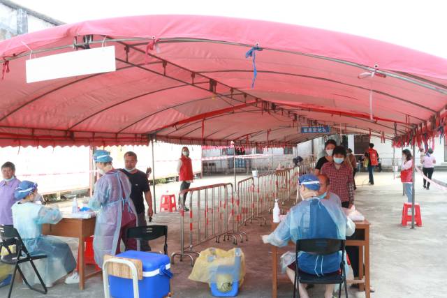 各核酸采集點(diǎn)規(guī)范有序運(yùn)行 各核酸采集點(diǎn)規(guī)范有序運(yùn)行