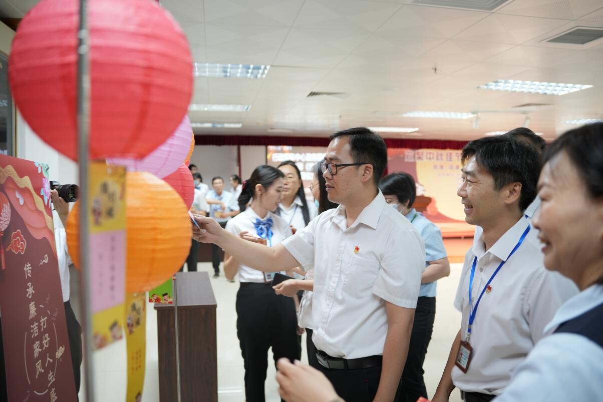 歡聚中秋佳節(jié) 政銀共譜未來(lái)--開(kāi)平市政務(wù)服務(wù)數(shù)據(jù)管理局舉辦黨建、團(tuán)建、工會(huì)共建活動(dòng)_3