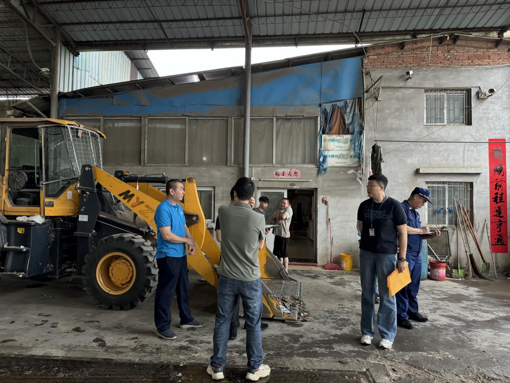 （掛網）開平市科工商務局開展“五一”節前商貿領域安全檢查.docx_1