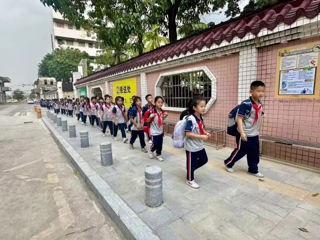 水口鎮人大代表一線履職顯擔當，推動校門口“隱患路”變“求知路”