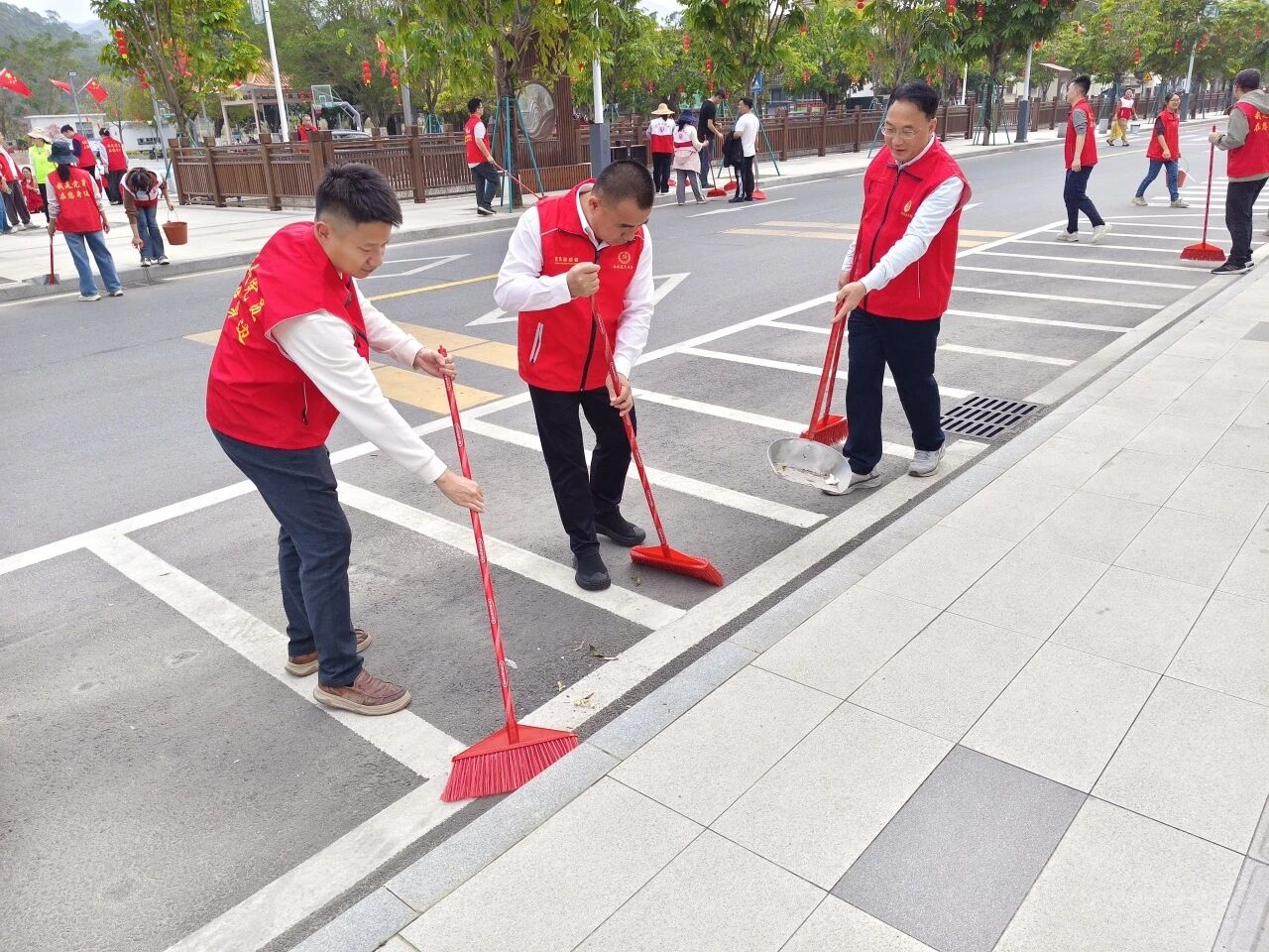 全民總動(dòng)員，整潔迎新春！大沙鎮(zhèn)開展“愛國(guó)衛(wèi)生齊參與，干干凈凈迎新年”大掃除