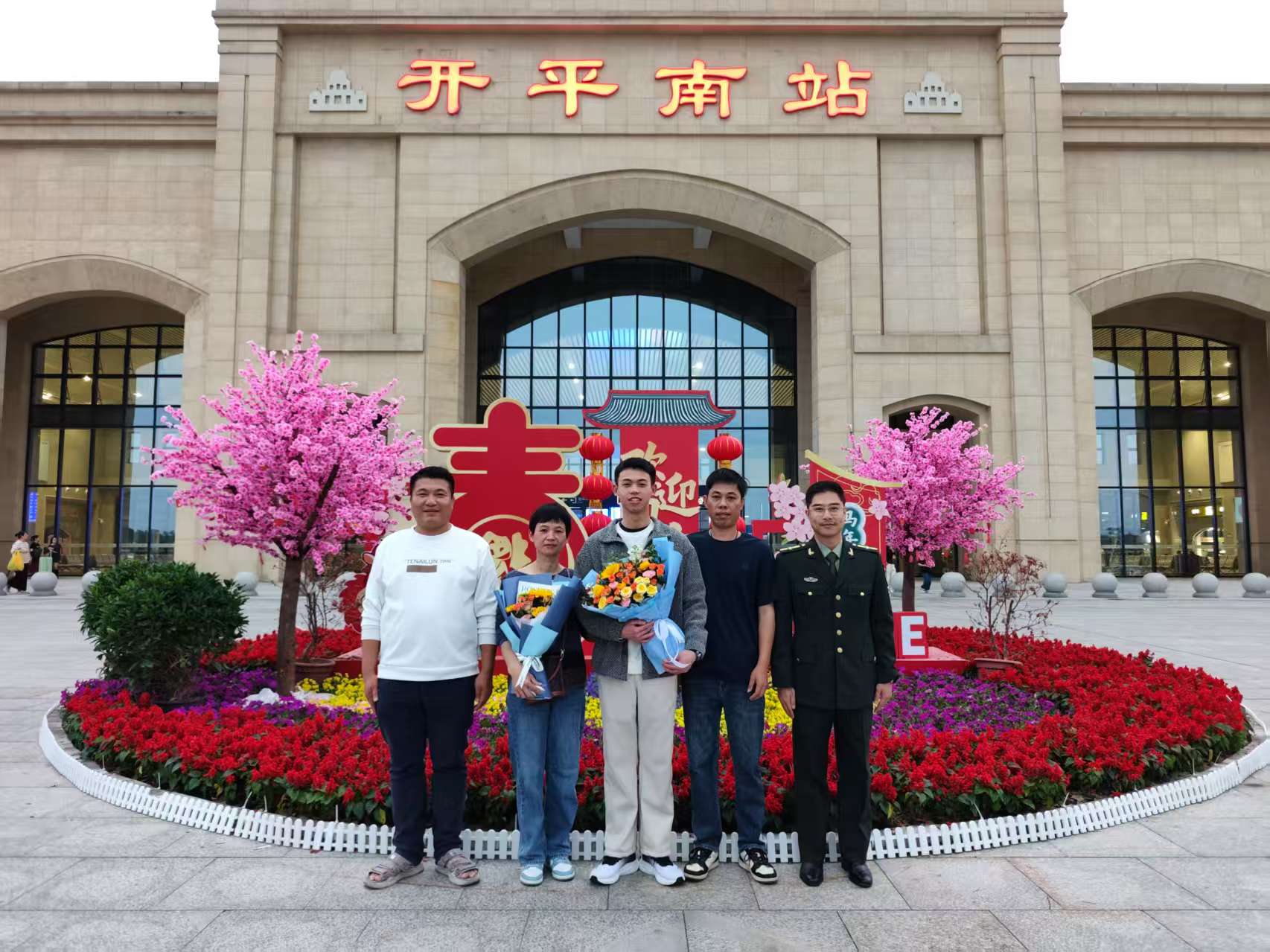 昔日建功軍營 今朝榮歸桑梓——蜆岡鎮暖心迎接春季退役軍人返鄉并召開座談會