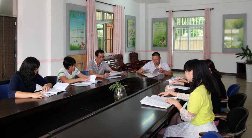 C:UsersadminDesktop20170705《兩學一做 身邊榜樣》系列報道：長沙街道沖澄社區黨支部著力打造“服務型”基層黨組織4_調整大小.jpg